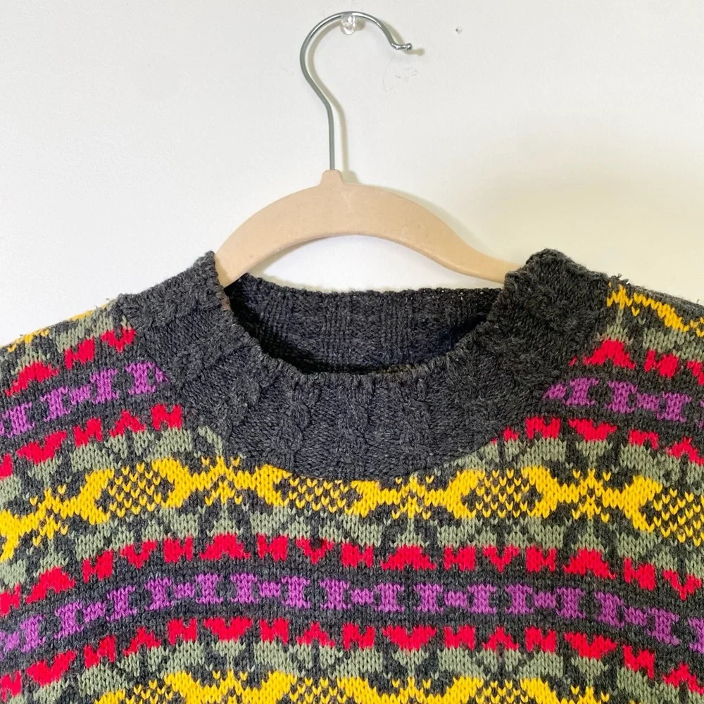 🌈 Retro Sweater 🌈 - Picture 3 of 3